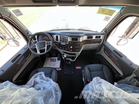 Peterbilt 589 Trekkers