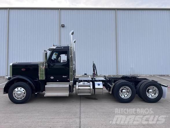 Peterbilt 589 Trekkers
