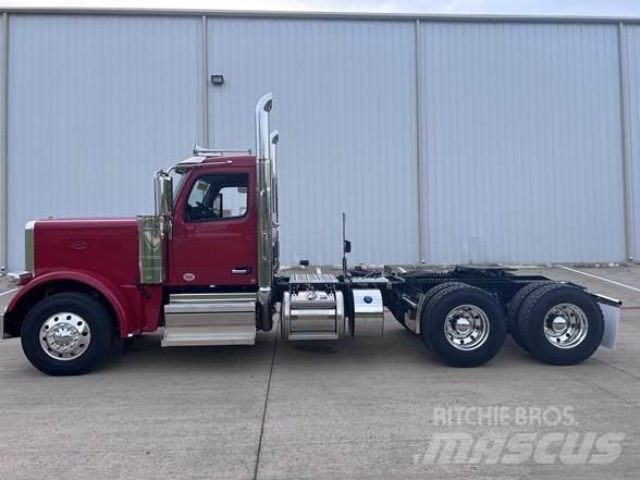 Peterbilt 589 Trekkers