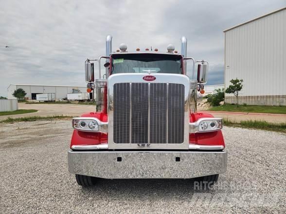 Peterbilt 589 Trekkers
