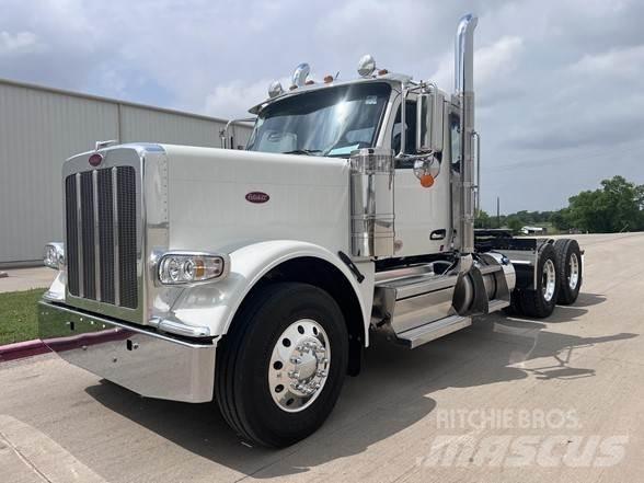 Peterbilt 589 Trekkers