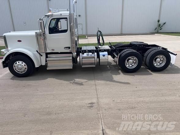 Peterbilt 589 Trekkers