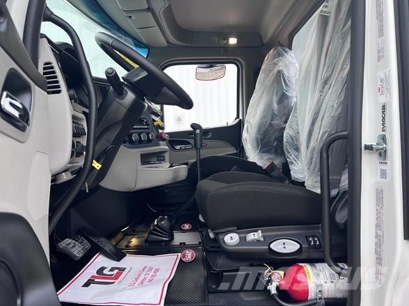 Peterbilt 589 Trekkers