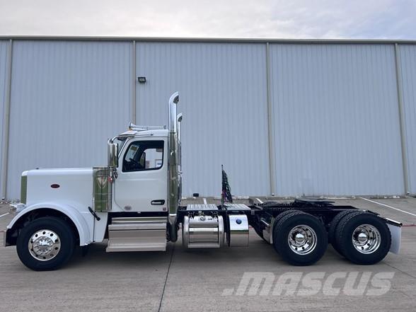 Peterbilt 589 Trekkers