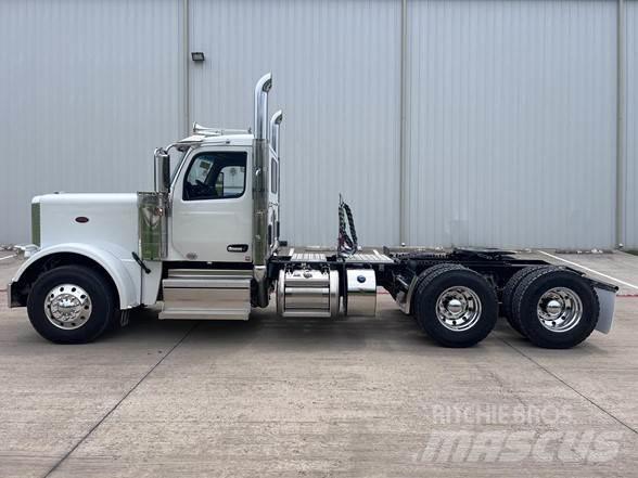 Peterbilt 589 Trekkers