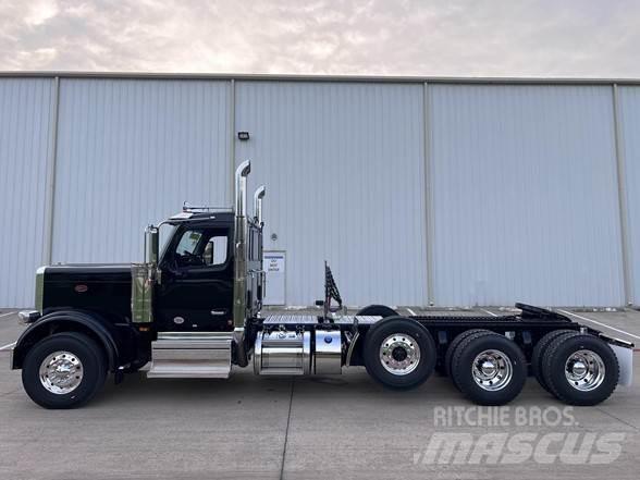 Peterbilt 589 Trekkers