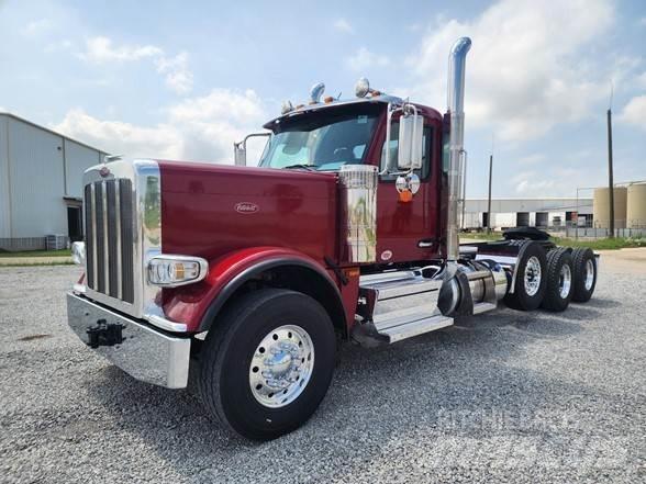 Peterbilt 589 Trekkers