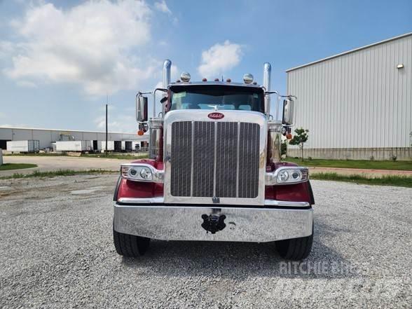 Peterbilt 589 Trekkers