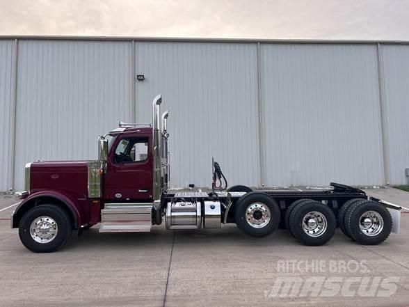 Peterbilt 589 Trekkers