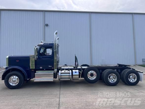 Peterbilt 589 Trekkers