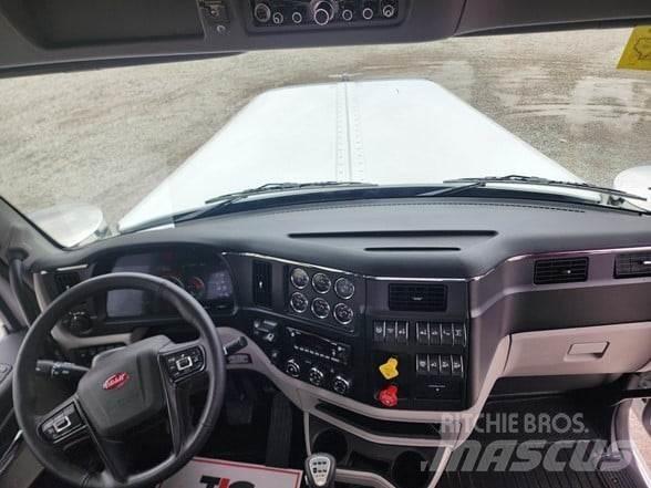 Peterbilt 589 Trekkers