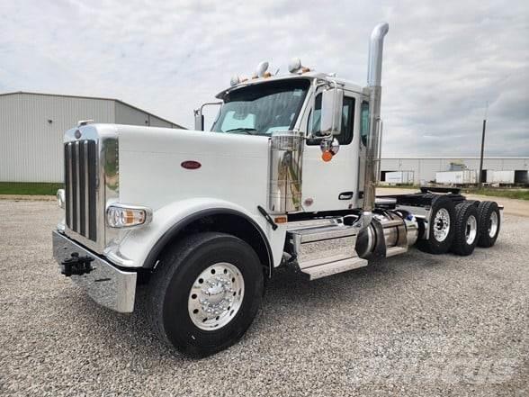 Peterbilt 589 Trekkers