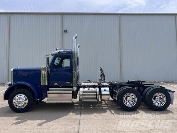 Peterbilt 589 Trekkers