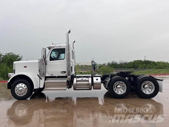 Peterbilt 589 Trekkers