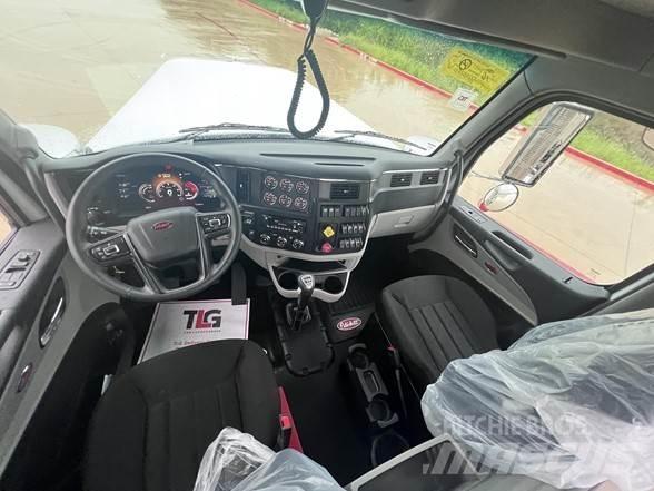 Peterbilt 589 Trekkers