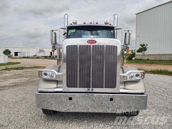 Peterbilt 589 Trekkers