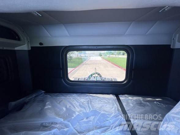 Peterbilt 589 Trekkers