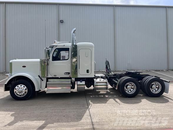 Peterbilt 589 Trekkers