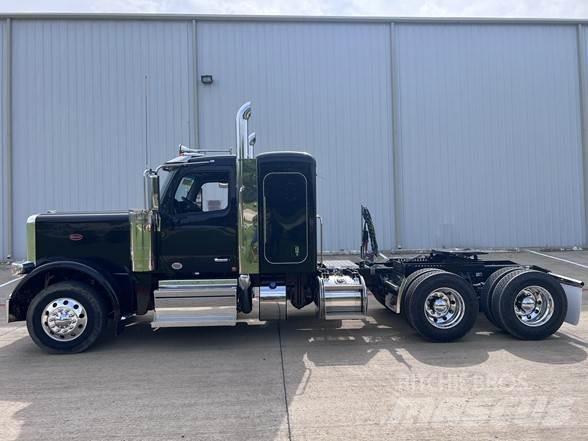 Peterbilt 589 Trekkers