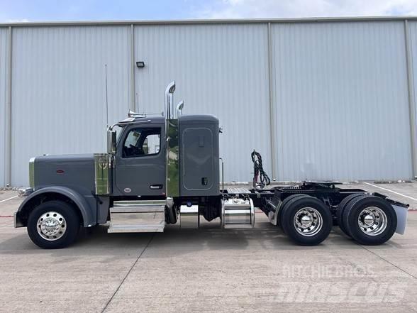 Peterbilt 589 Trekkers