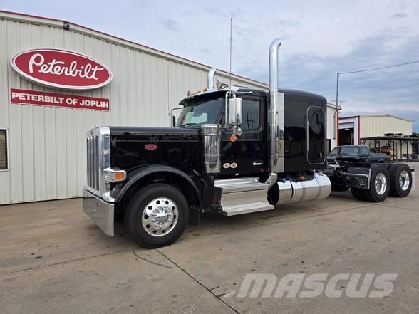 Peterbilt 589 Trekkers