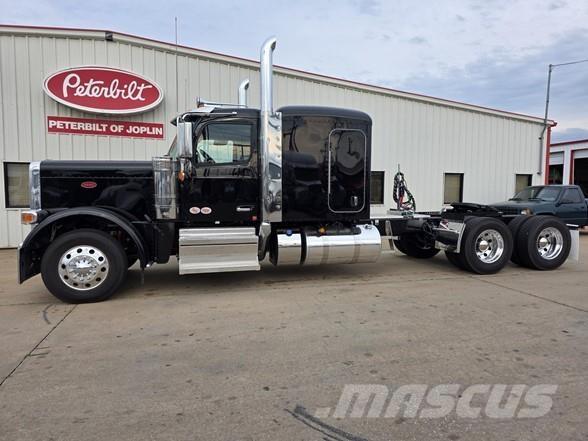 Peterbilt 589 Trekkers