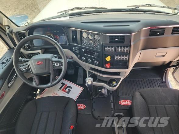 Peterbilt 589 Trekkers