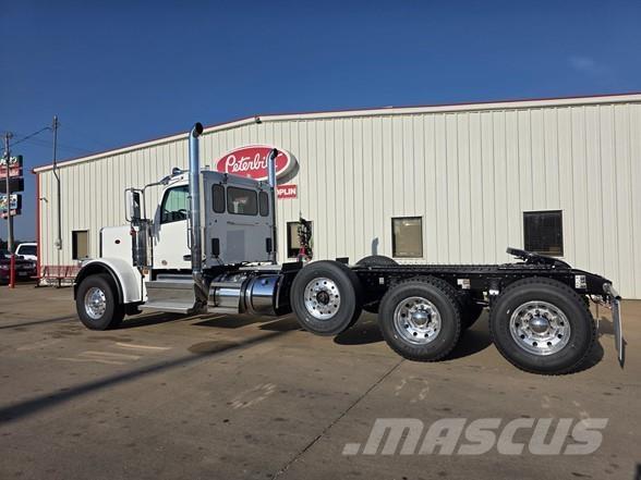 Peterbilt 589 Trekkers