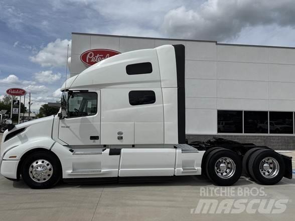 Volvo VNL42860 Trekkers