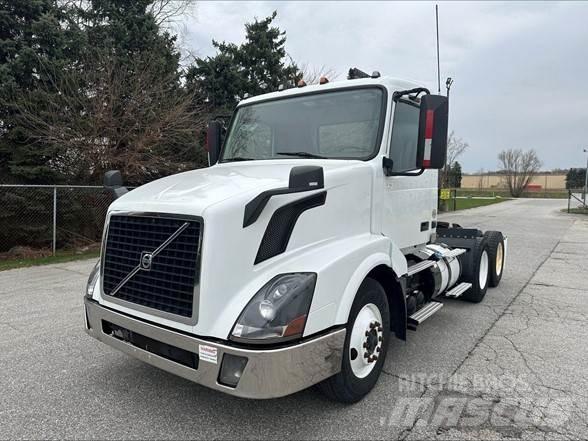 Volvo VNL42T300 Trekkers