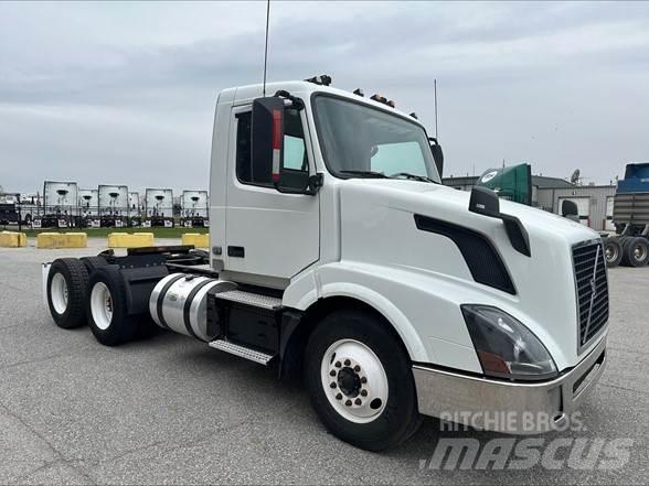 Volvo VNL42T300 Trekkers