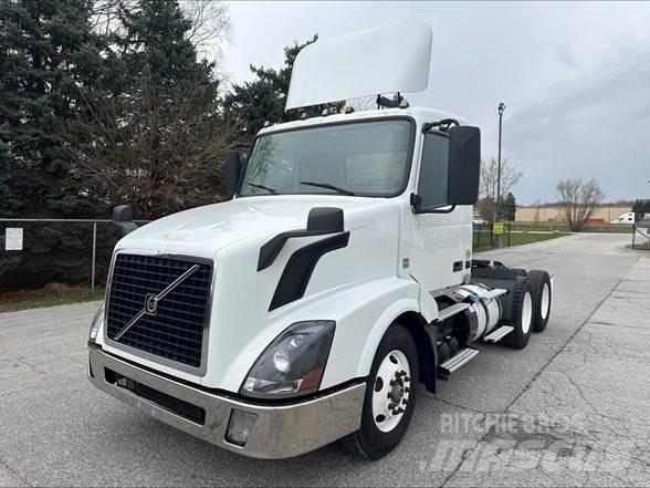 Volvo VNL42T300 Trekkers
