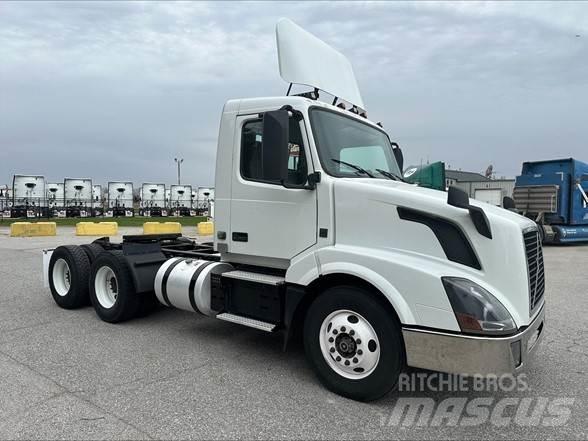 Volvo VNL42T300 Trekkers