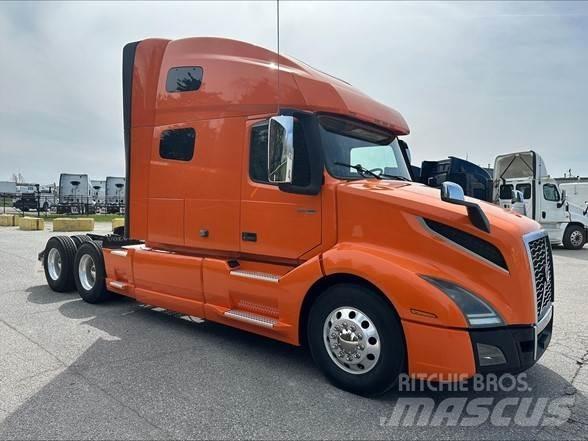 Volvo VNL42T760 Trekkers