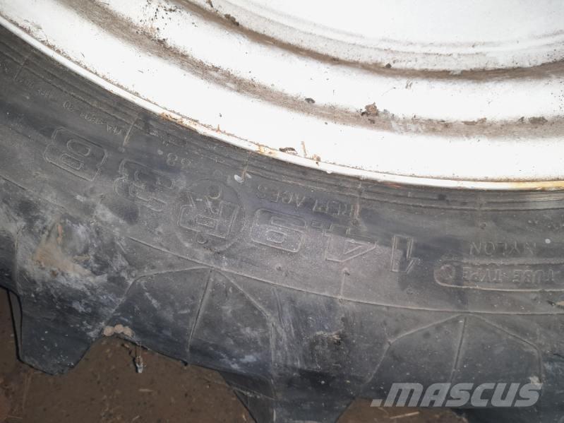  - - - 14,9x38 Banden, wielen en velgen