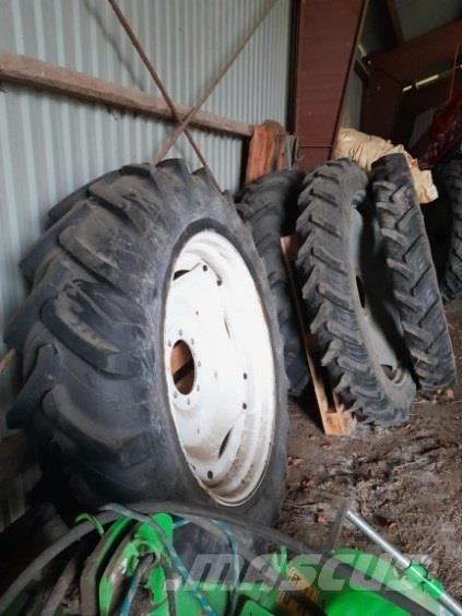  - - - 14,9x38 Banden, wielen en velgen