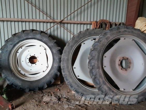  - - - 14,9x38 Banden, wielen en velgen