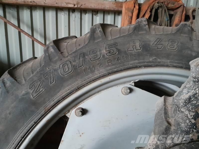  - - - 270/95R48 Banden, wielen en velgen