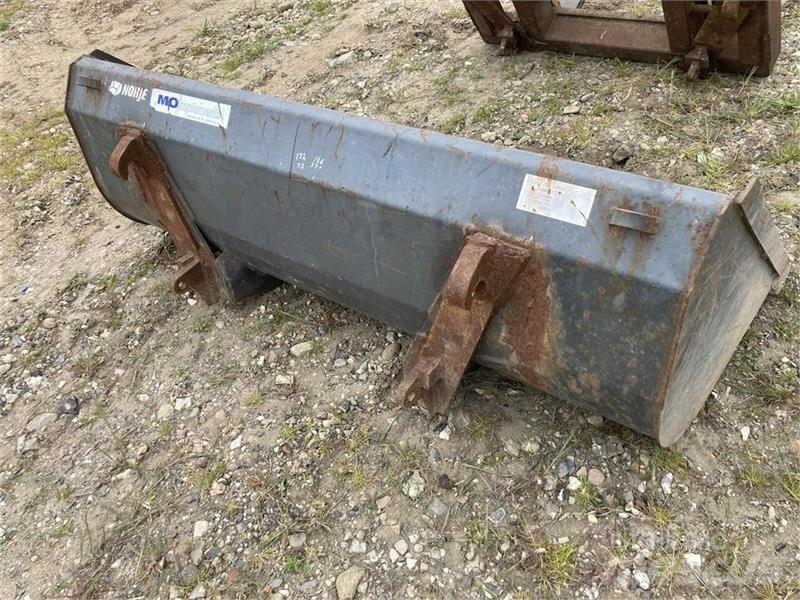 MO 180cm skovl Voorladers en gravers