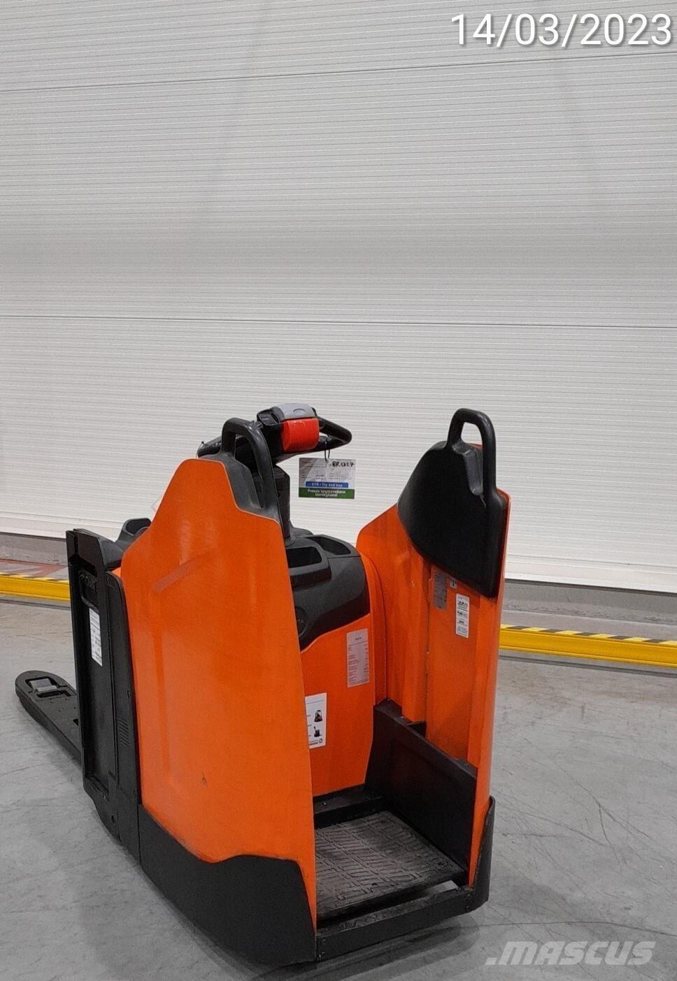 BT LPE200 Meerij pallettruck met platform