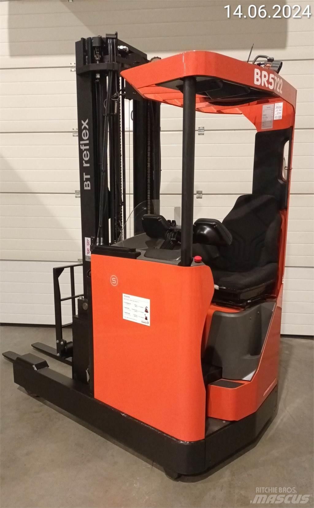 BT RRE160M Reachtruck voor hoog niveau
