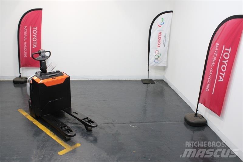 BT LPE200 Meerij pallettruck met platform