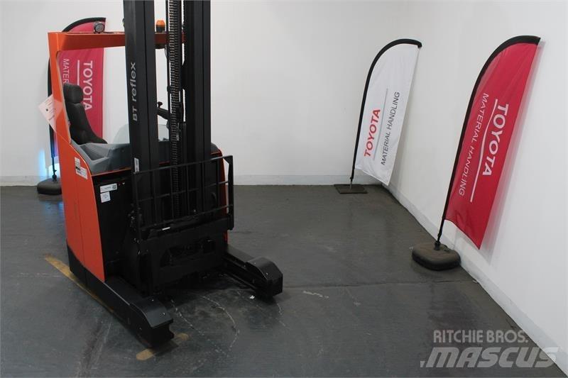 BT RRE140 Reachtruck voor hoog niveau