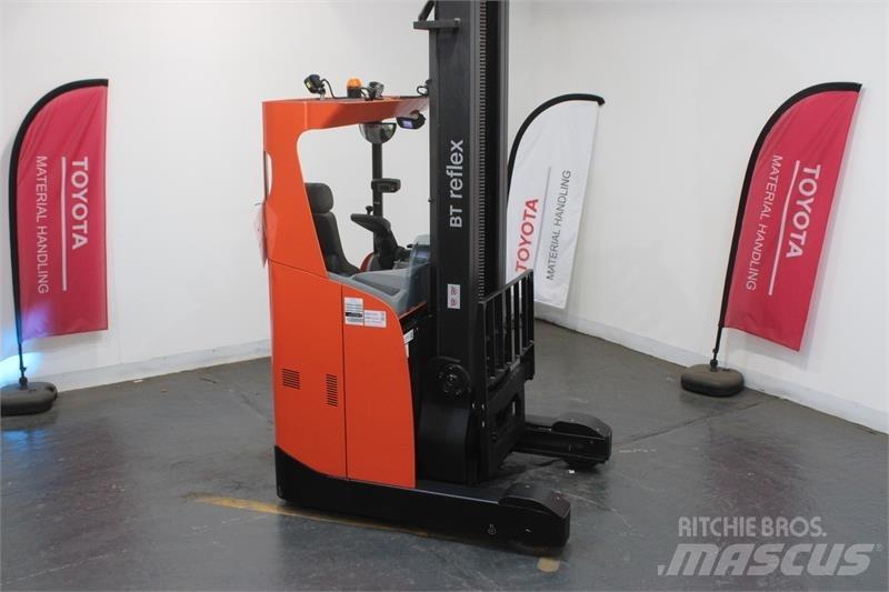 BT RRE140 Reachtruck voor hoog niveau