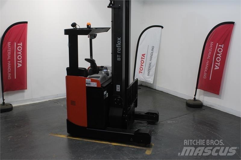 BT RRE160B Reachtruck voor hoog niveau