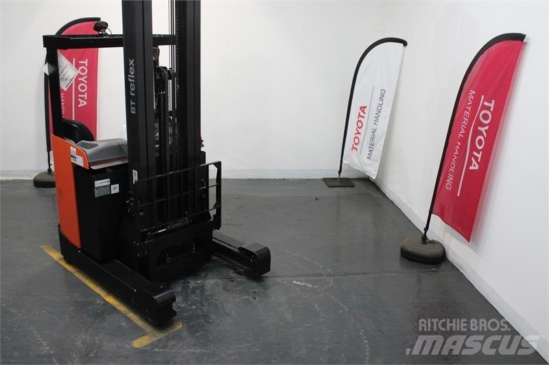 BT RRE160B Reachtruck voor hoog niveau