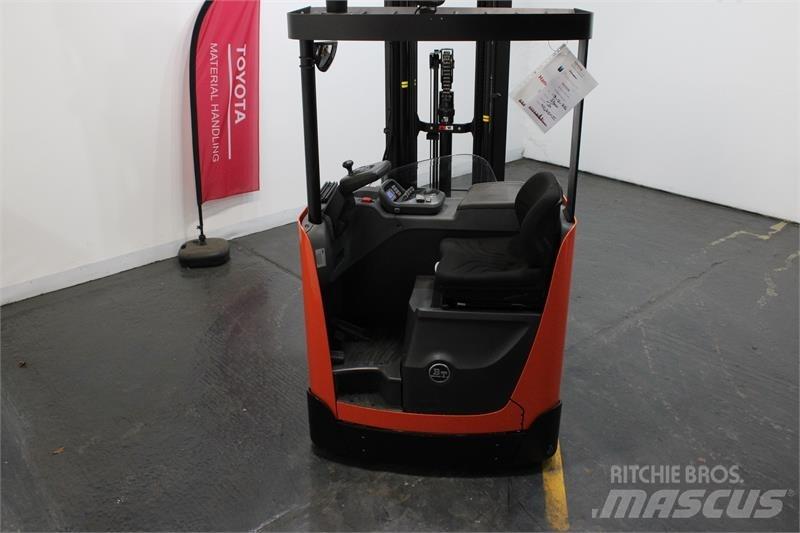 BT RRE160B Reachtruck voor hoog niveau