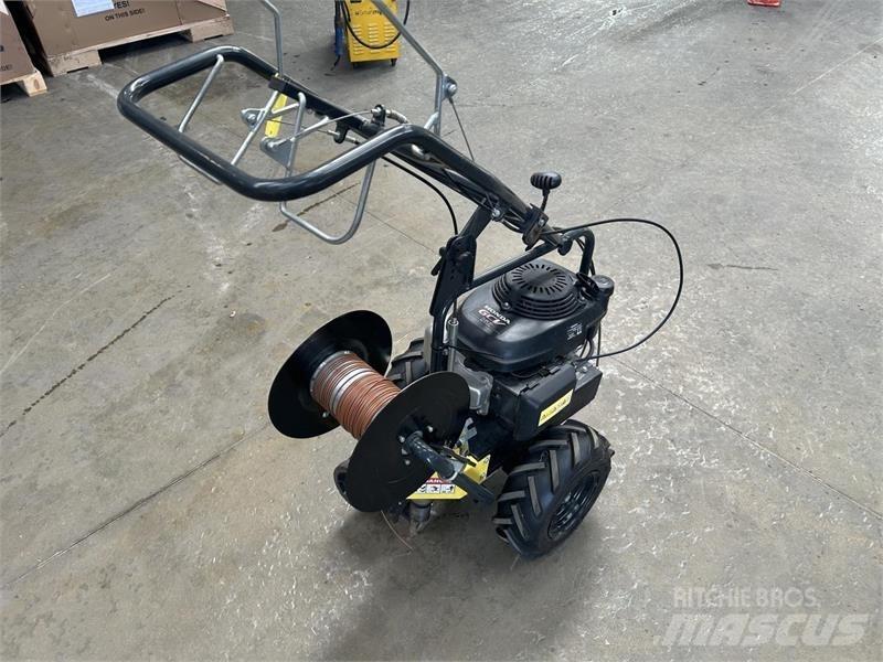  - - - Compacttrekkers