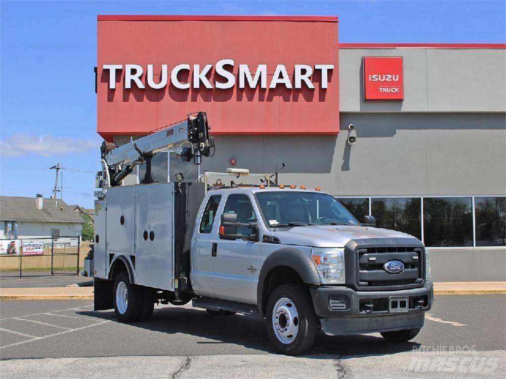 Ford F-550 Vlakke laadvloer met kraan