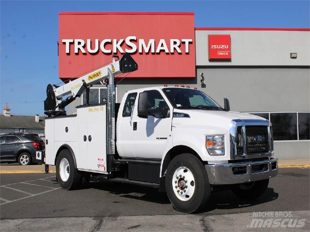 Ford F750 Vlakke laadvloer met kraan